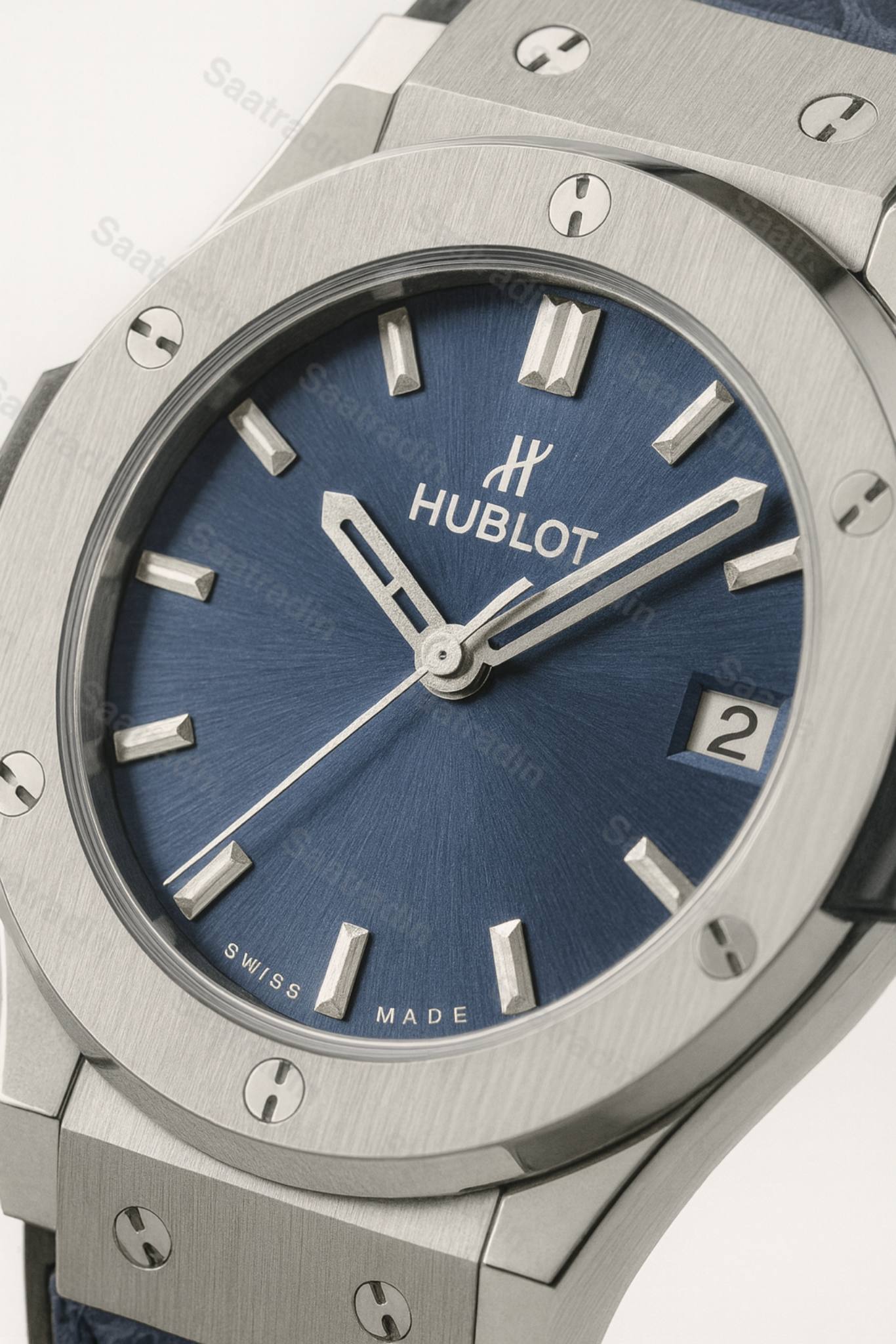 ساعت زنانه هابلوت کلاسیک فیوژن استیل صفحه آبی ۳۳ میلیمتر – هایکپی درجهیک (Hublot Classic Fusion Blue Dial Stainless Steel 33mm Women’s Watch) | ساعت رادین کلوزآپ صفحه آبی ساعت هابلوت کلاسیک فیوژن