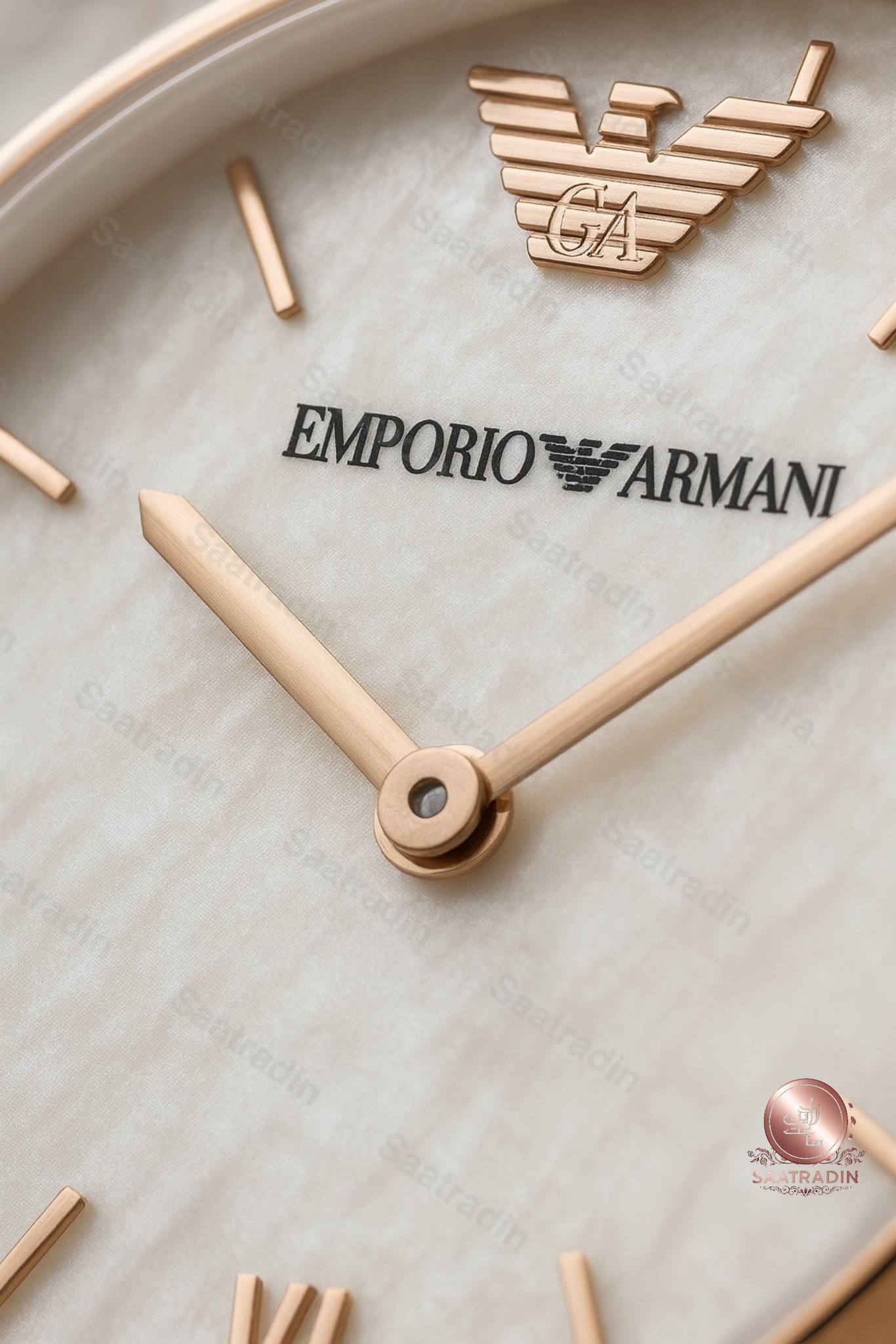 ساعت زنانه امپوریو آرمانی دو رنگ سایز ۳۲ – صفحه سفید صدفی – هایکپی درجهیک (Emporio Armani Two-Tone White Dial 32mm Women’s Watch) | ساعت رادین کلوزآپ صفحه سفید صدفی ساعت زنانه آرمانی