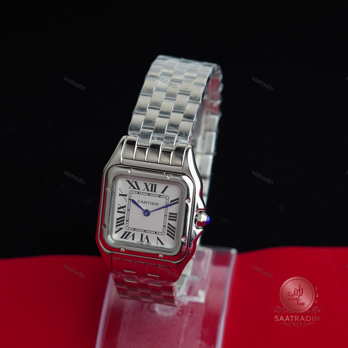 ساعت کارتیر پنتر زنانه مدیوم سیلور صفحه سفید Cartier Panthere Medium | ساعت رادین ساعت کارتیر پنتر زنانه مدیوم سیلور روی استند