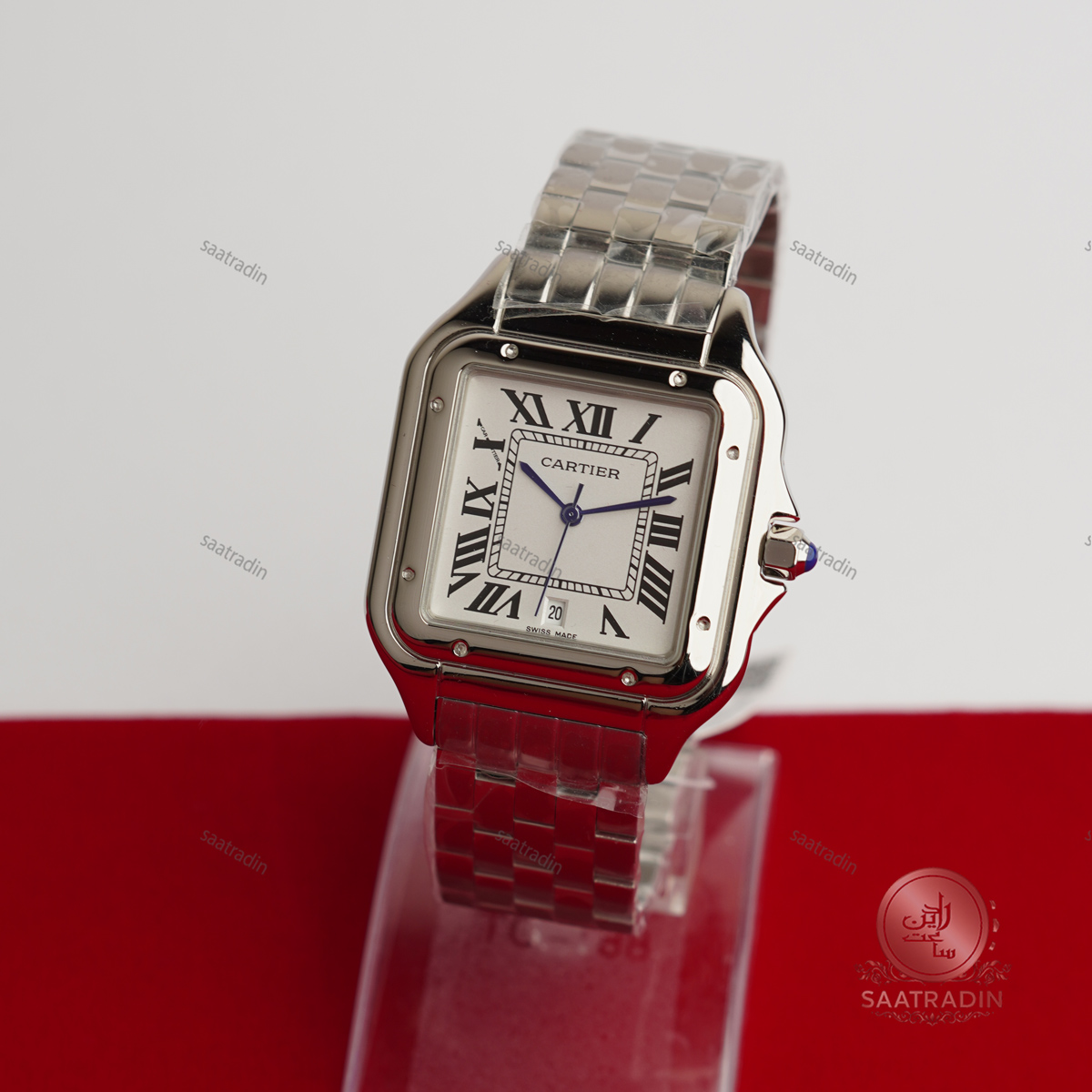 ساعت کارتیر پنتر مردانه سیلور صفحه سفید | Cartier Panthere Large | ساعت رادین عکس آتلیه ای ساعت کارتیر پنتر مردانه سیلور
